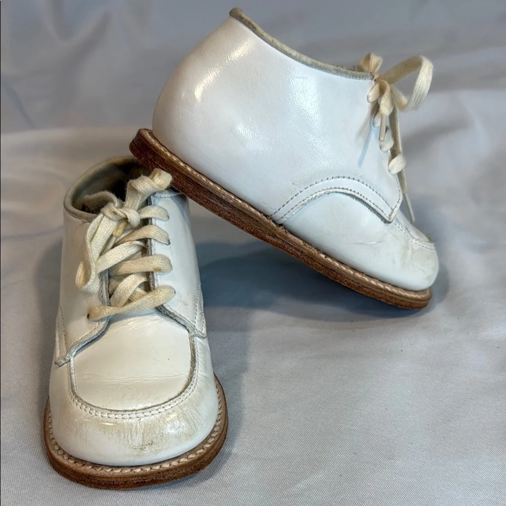 Vintage Stride Rite Baby Hard Bottom White Walking Shoes Baby Size 5 1/2 EE